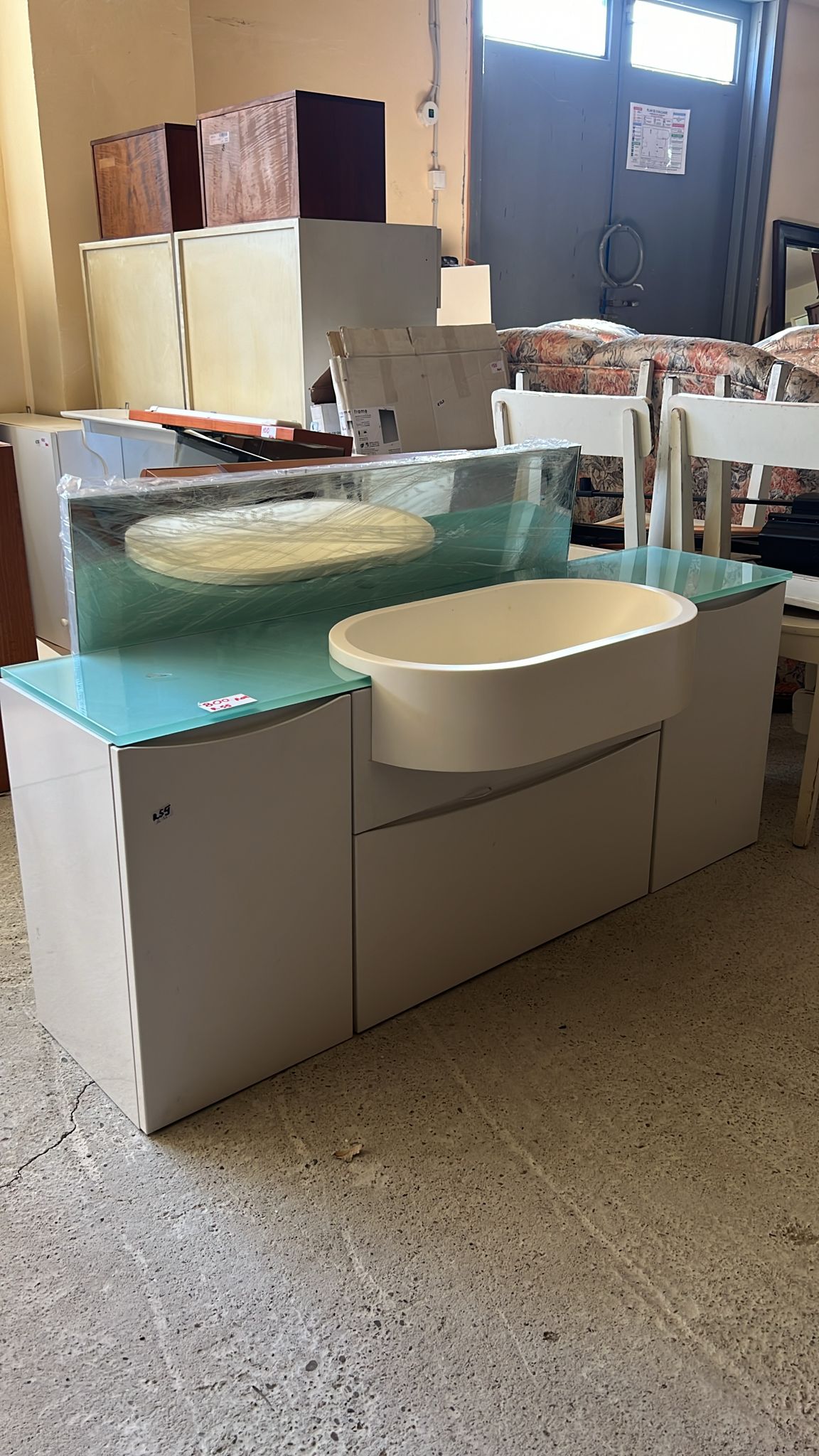 Set baie sh de calitate italiana cu chiuvetă și blat din sticlă R-55