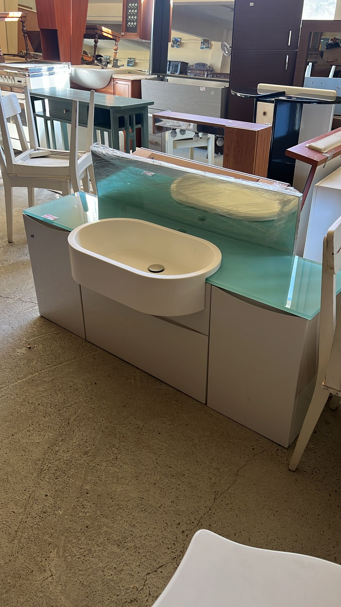 Set baie sh de calitate italiana cu chiuvetă și blat din sticlă R-55 - imagine 4