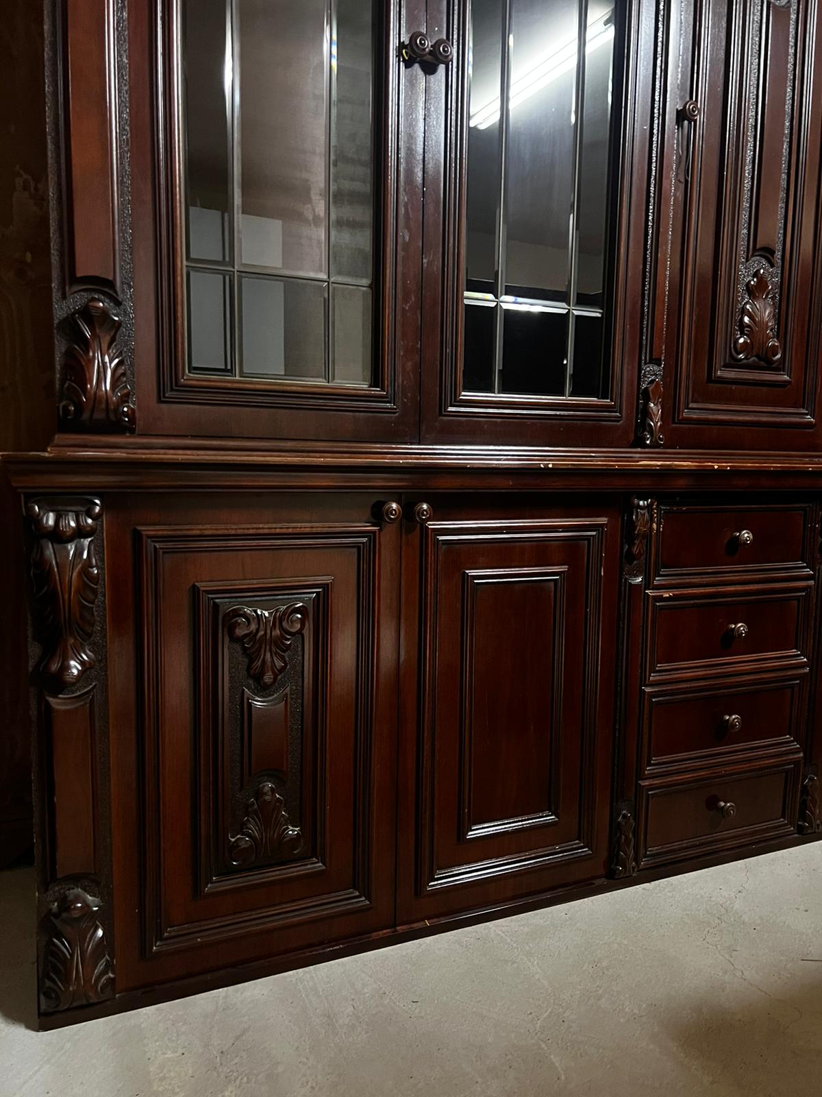 Mobila living Vitrină clasică lemn masiv cu detalii sculptate made in italy R-784 - imagine 2