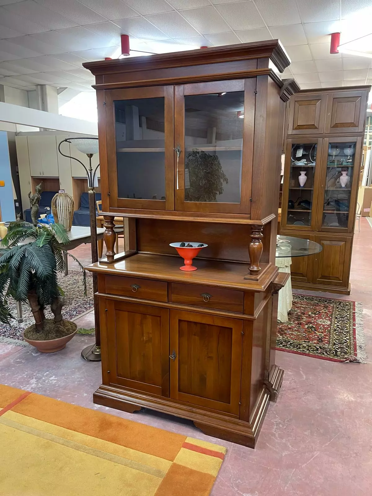 Vitrina/Bufet produs nou , unic național din nuc masiv made in italy R-904
