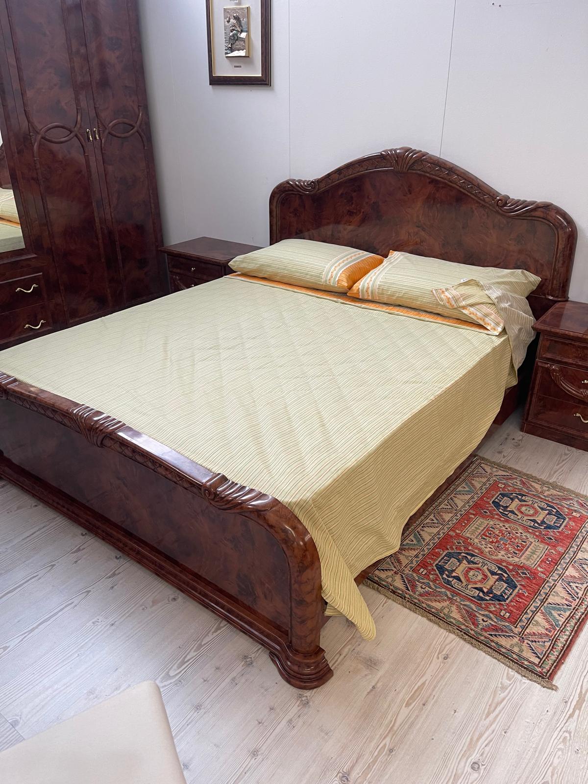 Dormitor complet din lemn cu șifonier 6 uși, pat matrimonial cu somieră, comodă, două noptiere și oglindă produs nou made in italy R-881 - imagine 5