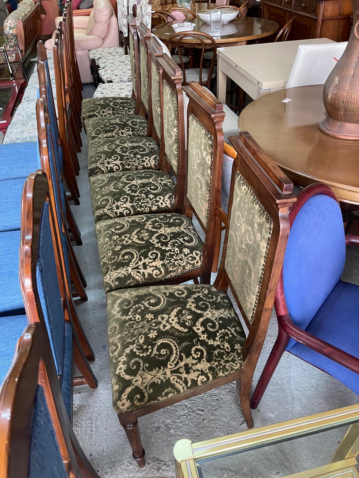 Scaun din lemn de nuc cu șezut din material textil made in italy R-968