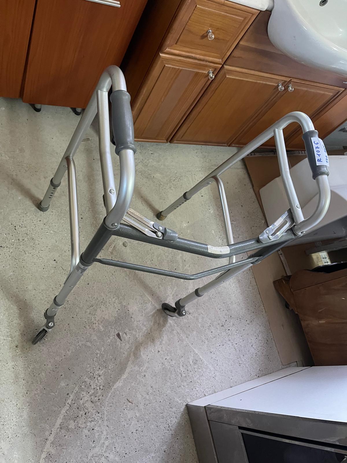 Cadru de mers pentru batrani R-1076 - imagine 2