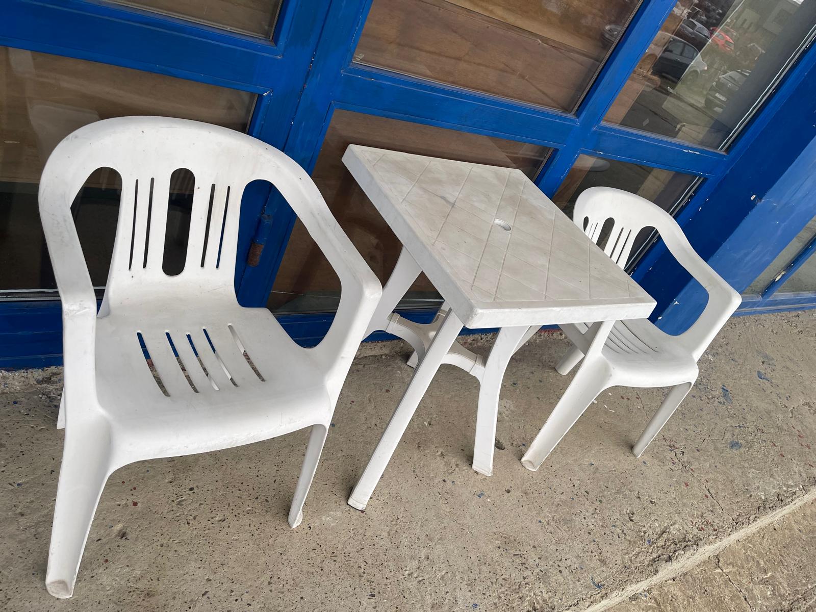 Set Masa de plastic cu 2 scaune R-464