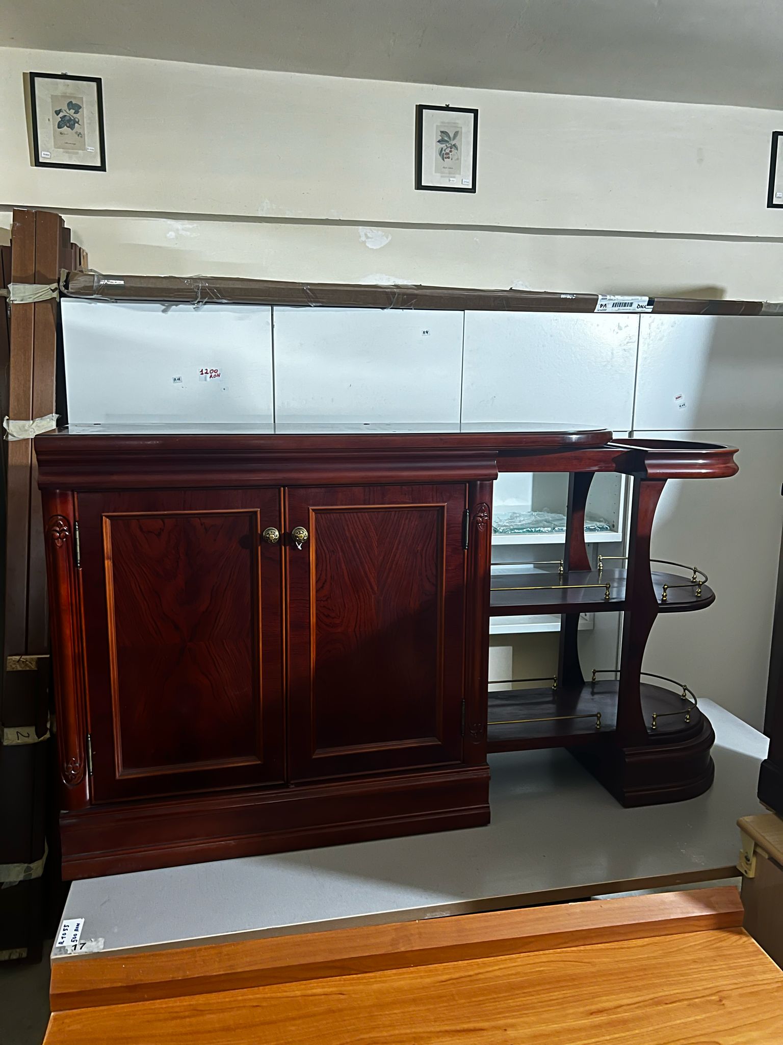 Buffet clasic din lemn masiv cu bar lateral S 3002 – Produs nou, din expoziție
