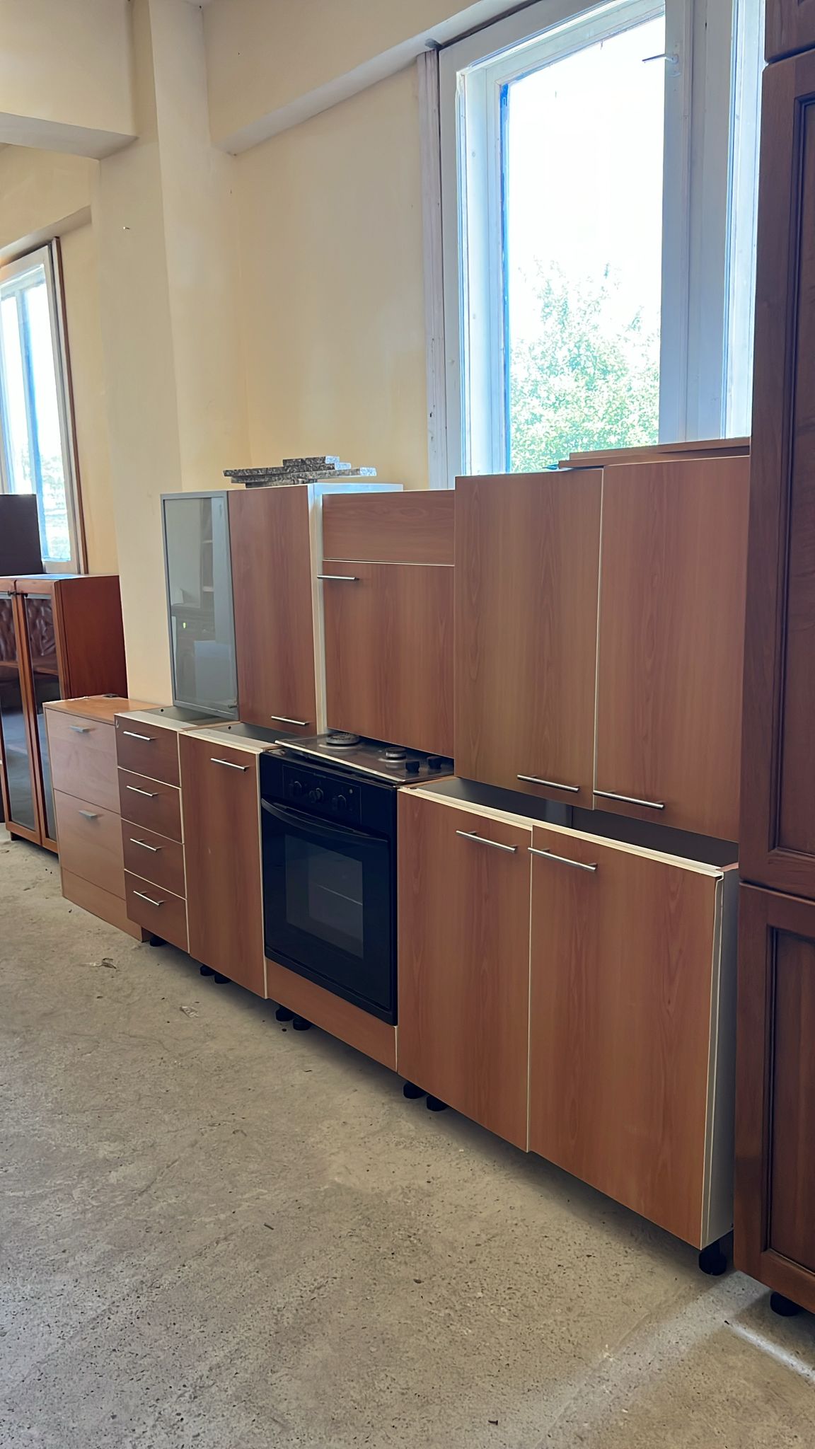 Bucătărie modernă cu electrocasnice S 3853 – 242 cm