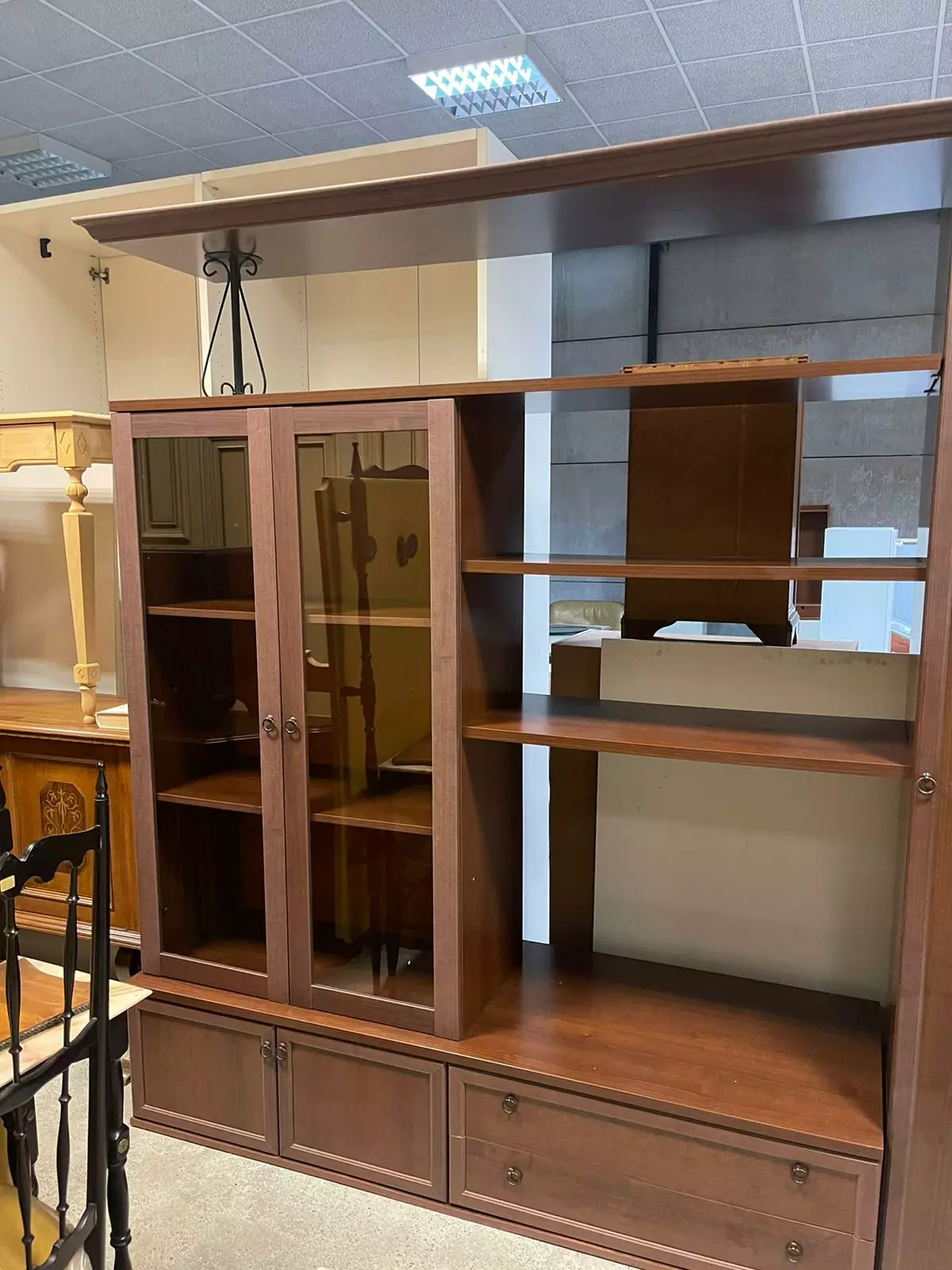 Bibliotecă modulară maro cu vitrină și spații multiple – S 1773 - imagine 4