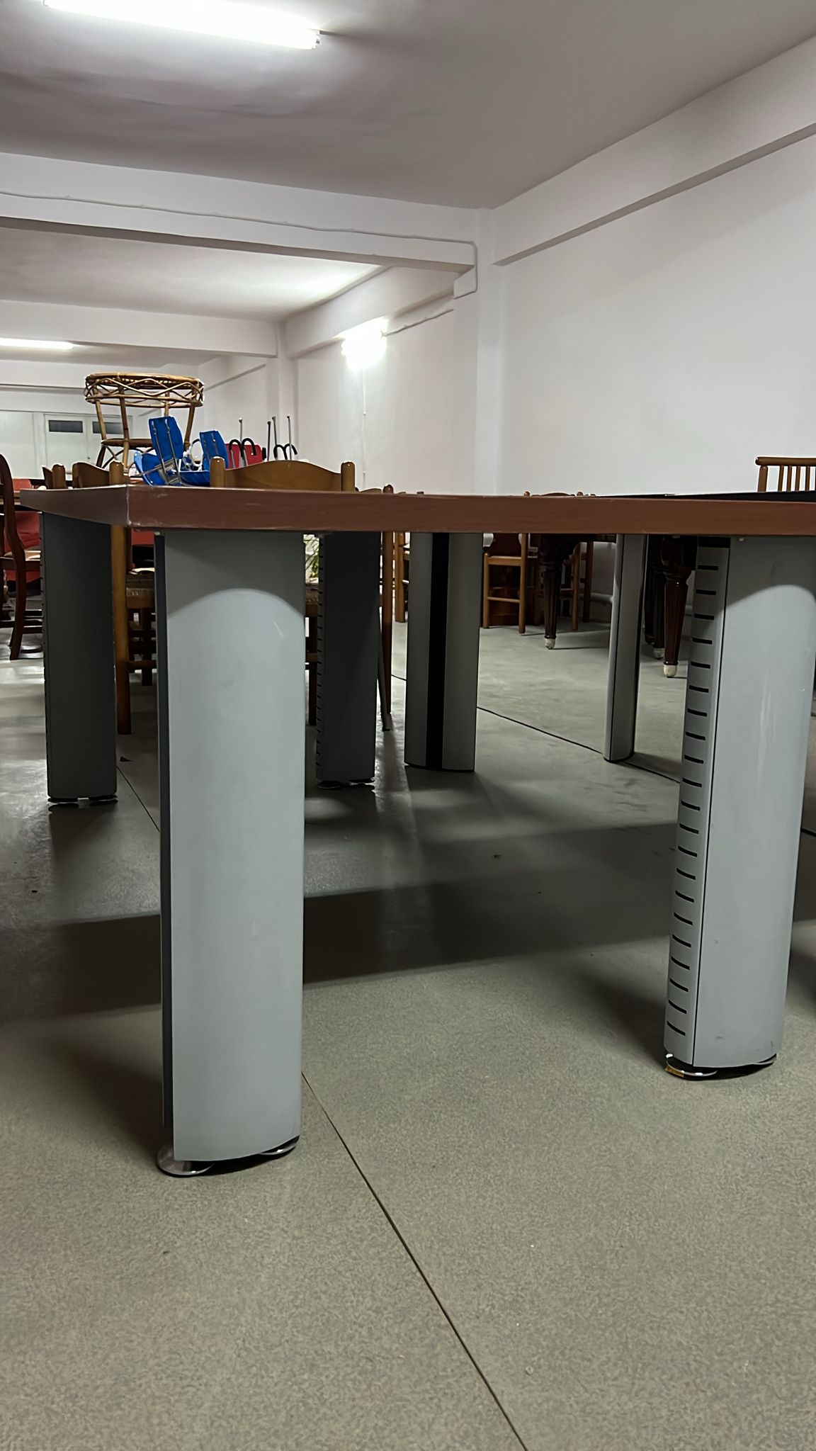Masă birou maro cu picioare metalice sh de calitate italiană C 233 - imagine 3