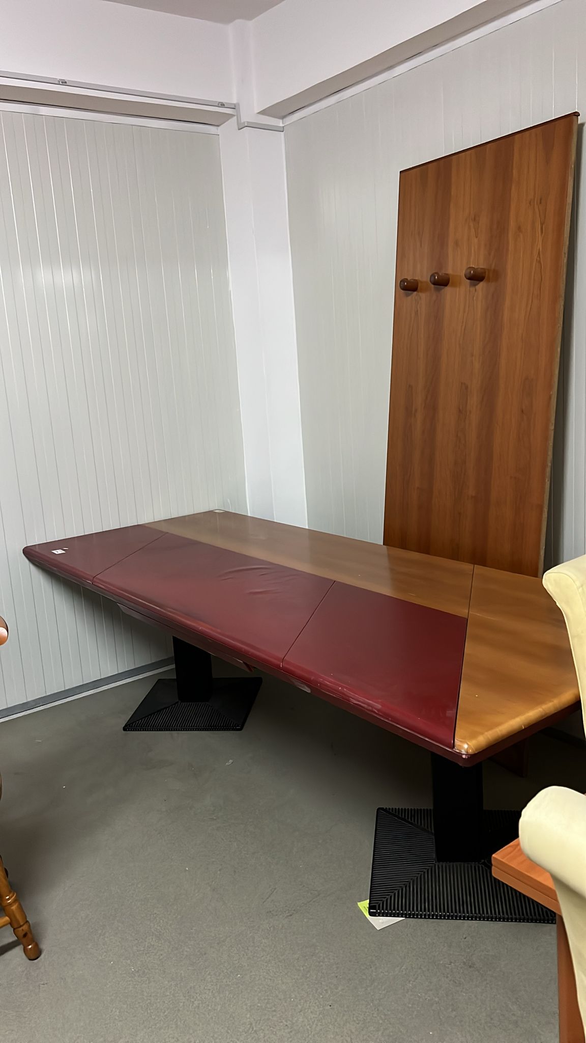 Masă din lemn de nuc sh de calitate italiană C 228