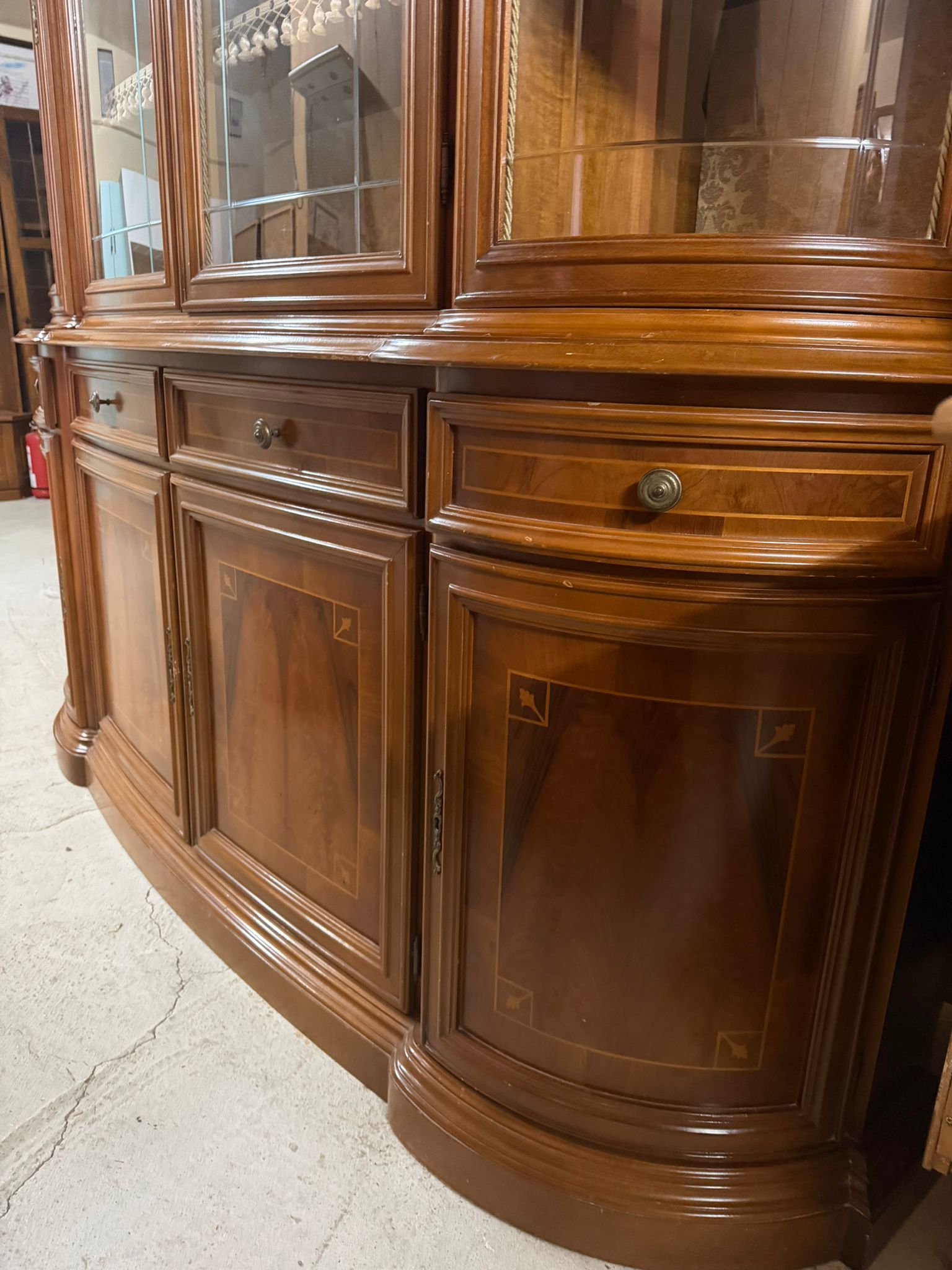 Vitrină elegantă din lemn masiv cu geamuri curbate sh de calitate italiana s 4918 - imagine 4