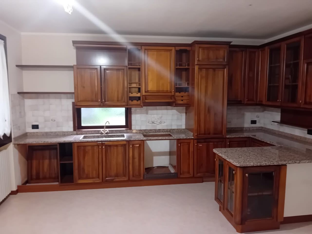 Bucătărie din lemn masiv cu blat granit sh de calitate italiană 3606/U