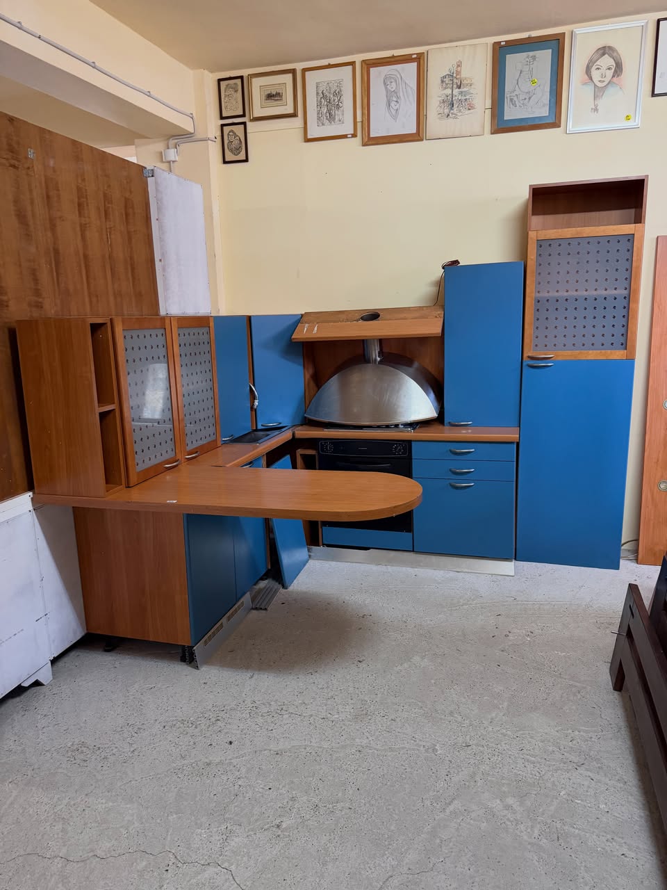 Bucătărie italiană pe colț cu zonă open space sh 3816/U